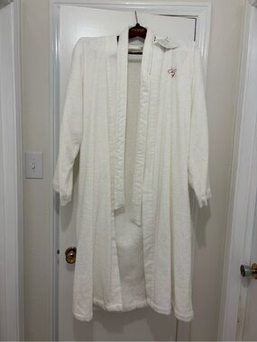 Crate&Barrel White Terry Robe with Pink Embroidered Monogram AG